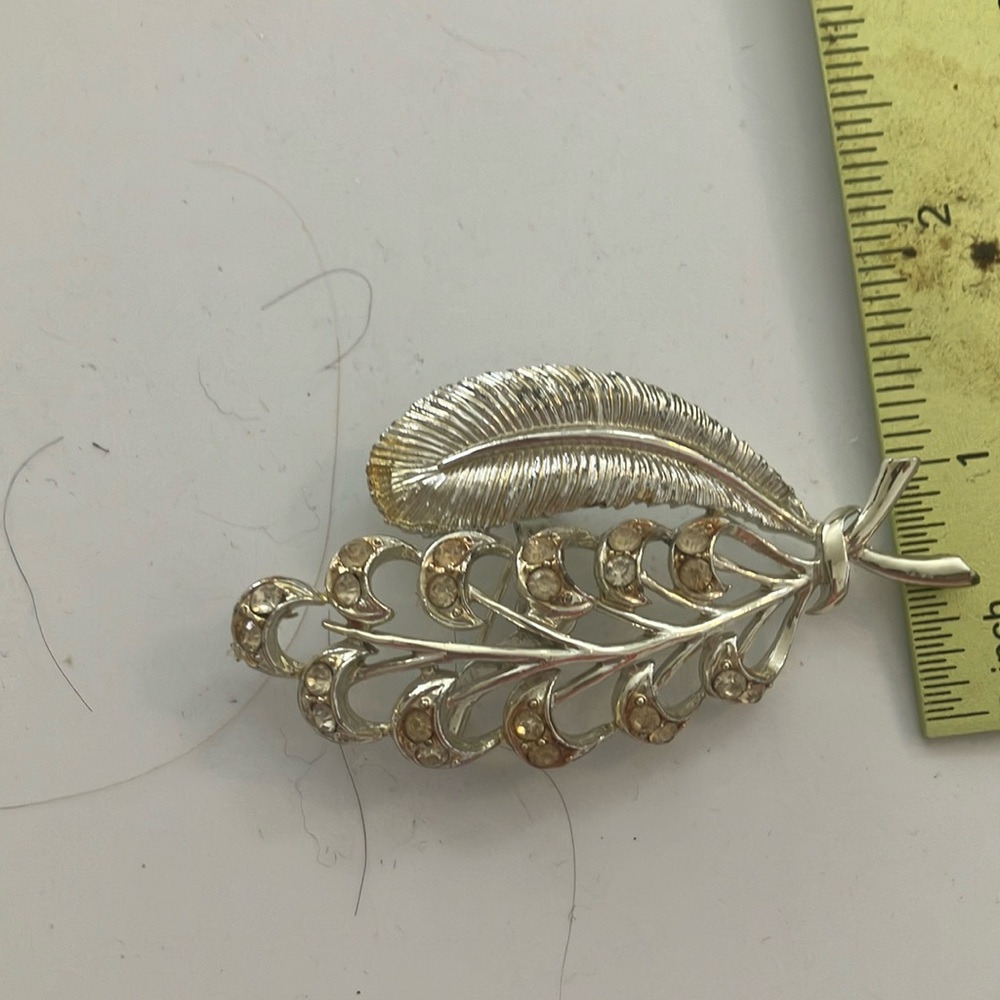 Lovely vintage brooch